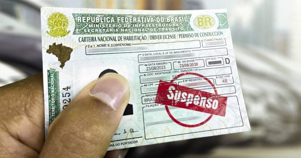 Motoristas sem chão: Comunicado do Serasa sobre suspensão da CNH chega com 3 alertas aos brasileiros