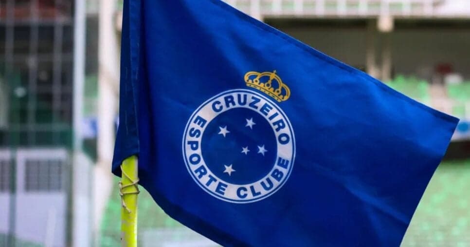 R$ 2M: PSG libera PIX milionário e arranca titular do Cruzeiro em setembro