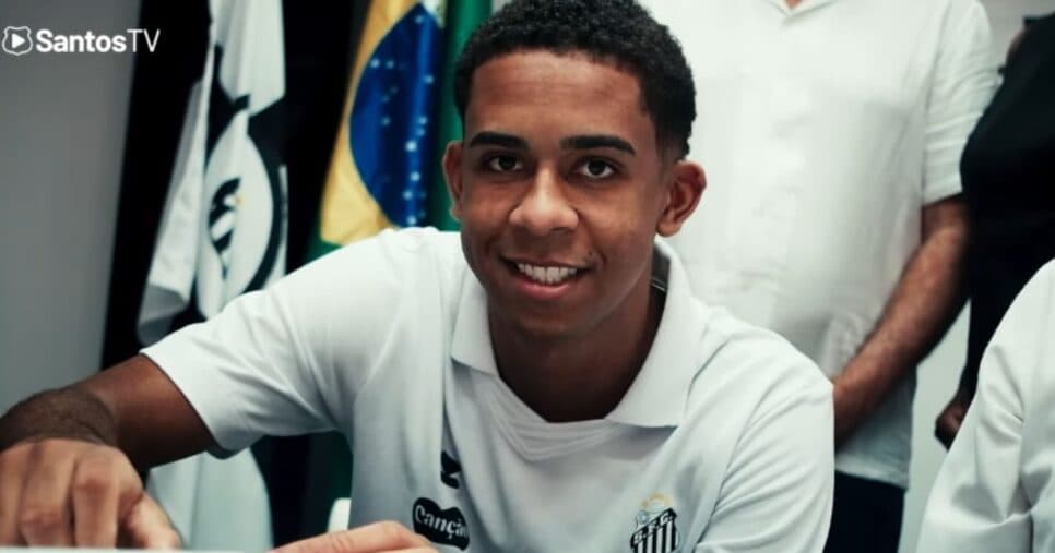 João Alencar renova contrato com o Santos - Foto: Print-vídeo/Instagram