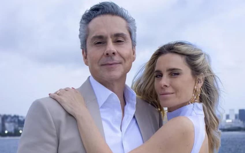 Marco Aurélio (Alexandre Nero) e Leila (Carolina Dieckmmann) em casamento de Vale Tudo (Foto: Reprodução / Globo)