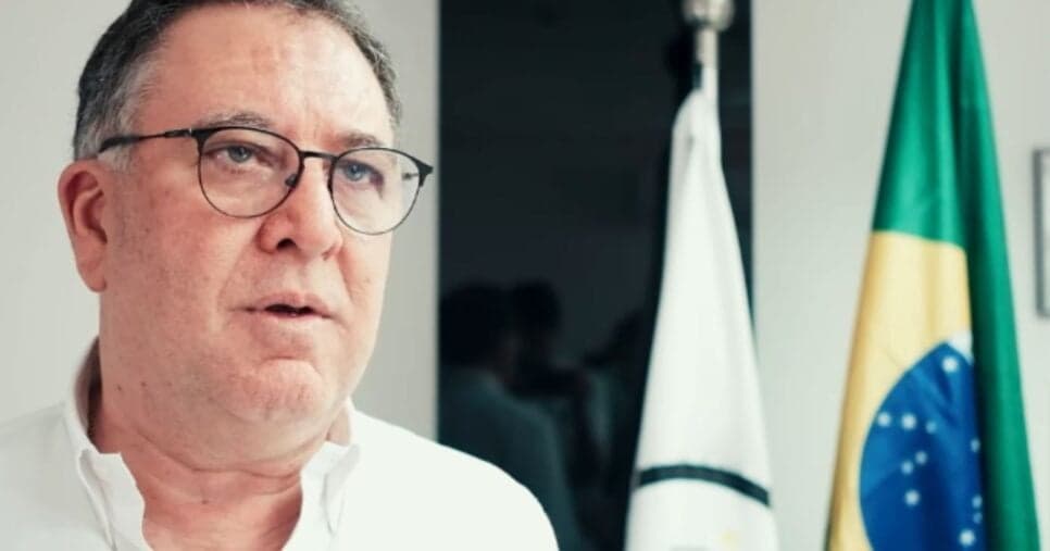 Contrato até 2028: Teixeira age na calada da noite e garante reforço ao Santos
