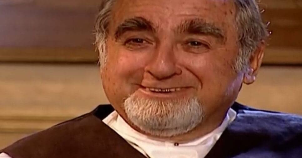 Elias como Padre Olavo, em Terra Nostra, na Globo (Foto Reprodução/Montagem/Globo)