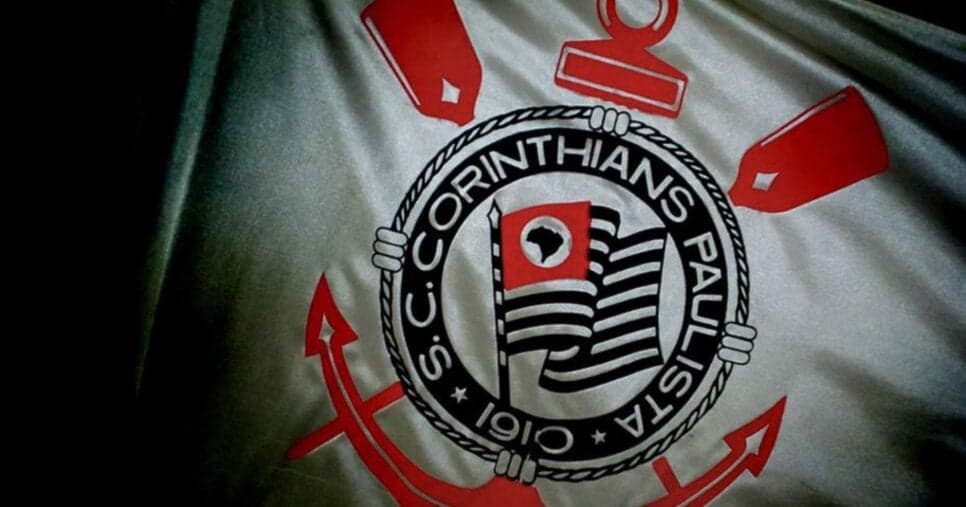 Corinthians mira negociação com zagueiro avaliado em R$ 6 milhões para reforçar o elenco de Dorival Jr
