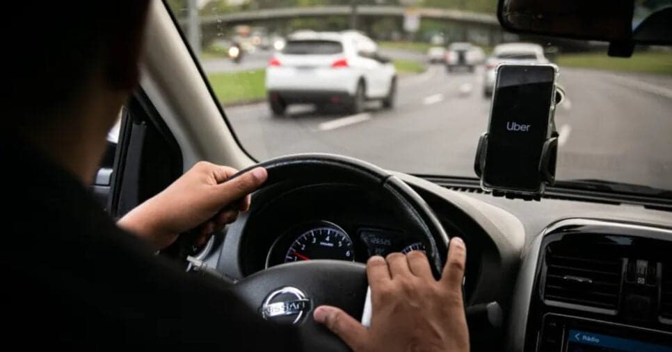 Comunicado da Uber informa o que passageiros são proibidos de fazer em corridas