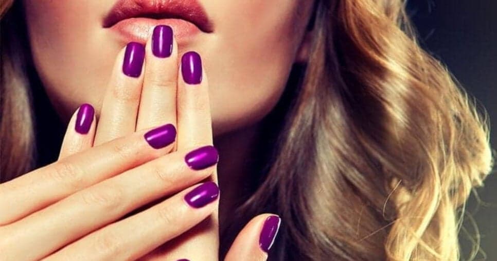 O que acontece se você ficar 1 ano sem pintar o cabelo e as unhas? O resultado é surpreendente