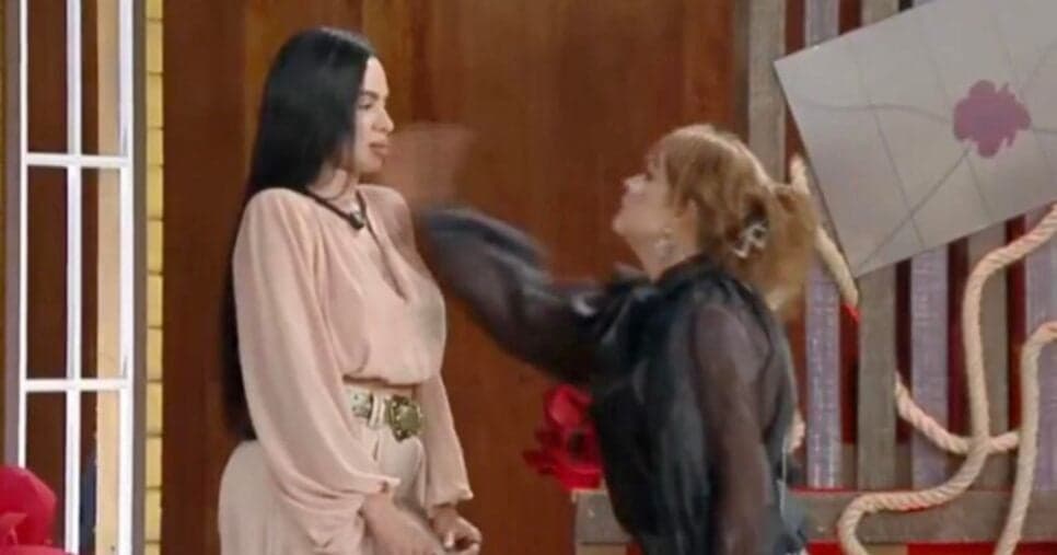 A Fazenda 17: Gaby Spanic dá tapa em Tamires e pede para deixar o confinamento