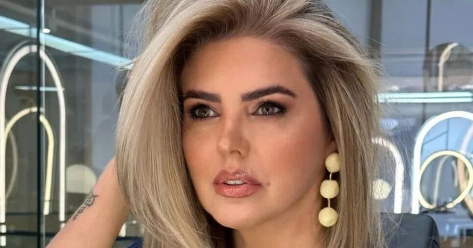 Lembra dela? Mari Alexandre, da Casa dos Artistas, deixa qualquer um abismado com sua aparência aos 51 anos