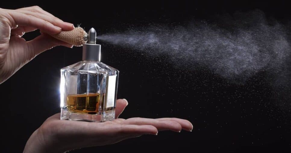 3 pontos do corpo que fazem o perfume nacional durar mais que o importado