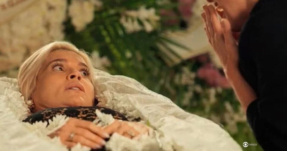 Sandra ressuscita, levanta do caixão e decreta vingança fatal em Êta Mundo Melhor: "Vão se arrepender"