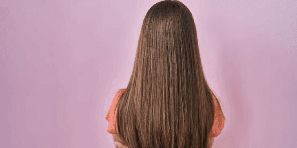 Liso da raiz às pontas (Foto: Reprodução/Freepik)