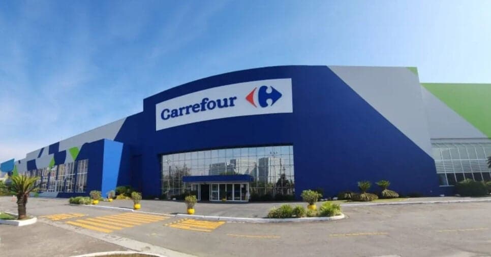 "Portas fechadas": O fechamento do Carrefour em 2 shoppings populares de SP