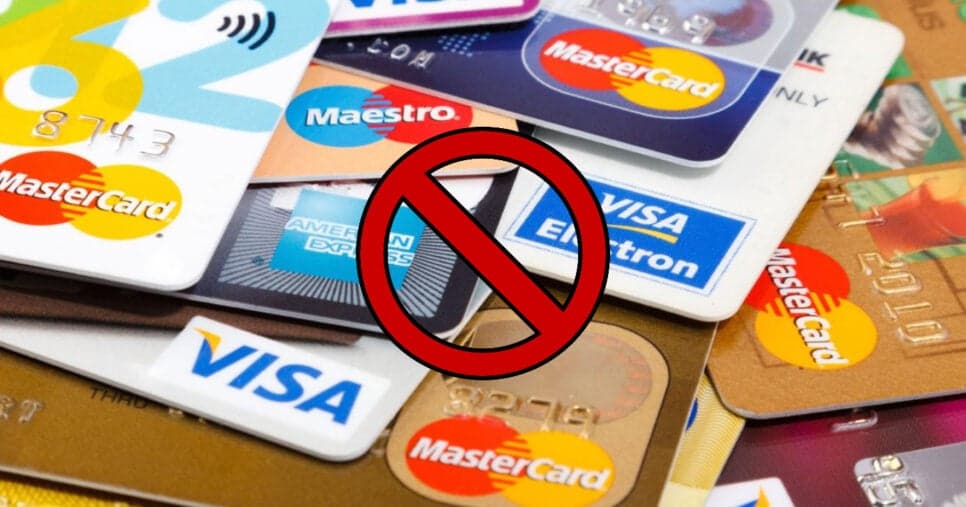 Continua com anuidade? Lei revela o que acontece cancelando o cartão de crédito com parcelas a pagar