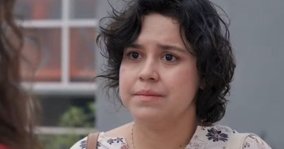 Não morreu: Claudia ressurge das cinzas junto com Rogério em Três Graças andando em cadeira de rodas