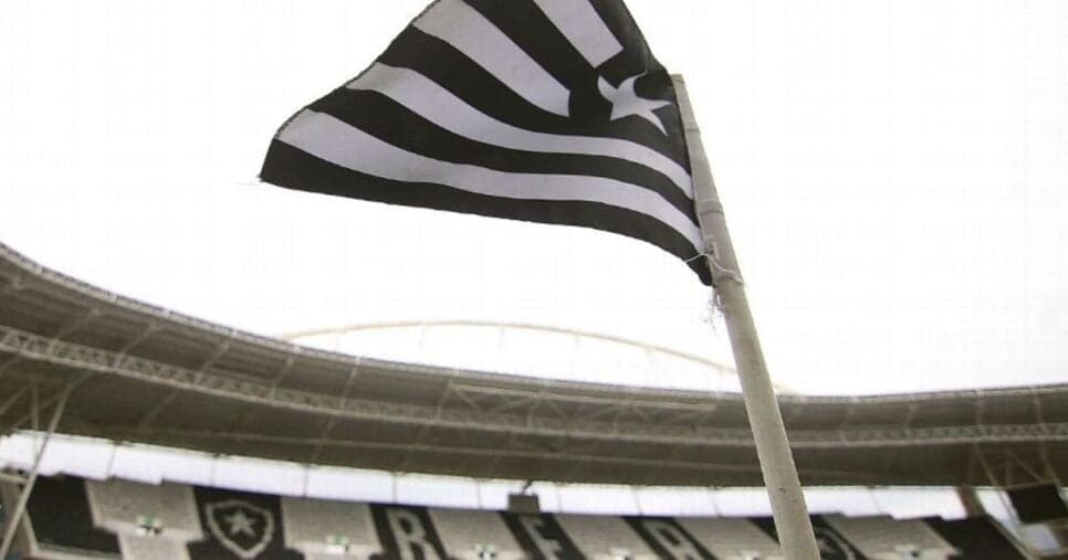 Textor prepara PIX para assinar com zagueiro de R$ 30M e +1 craque no Botafogo para 2026