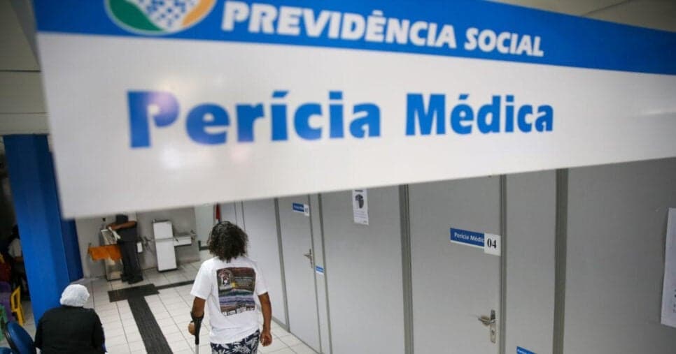 Tchau, R$1.518: 2 atitudes que cortam o auxílio-doença na perícia do INSS atingem em cheio os trabalhadores