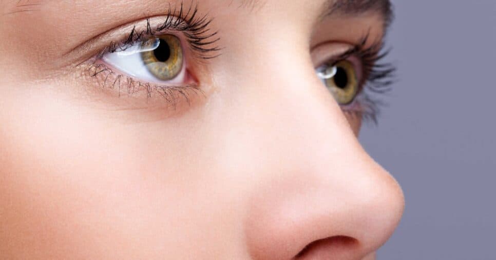 Sem rinoplastia: Técnica caseira afina o nariz das mulheres em 5 minutos