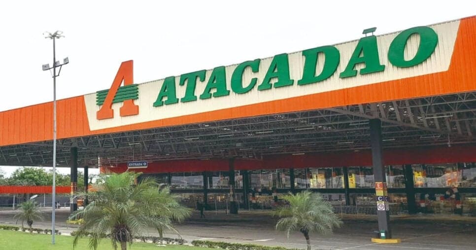 R$700M e mais de 10 lojas: Rede popular lança plano para desbancar o Atacadão em 2026