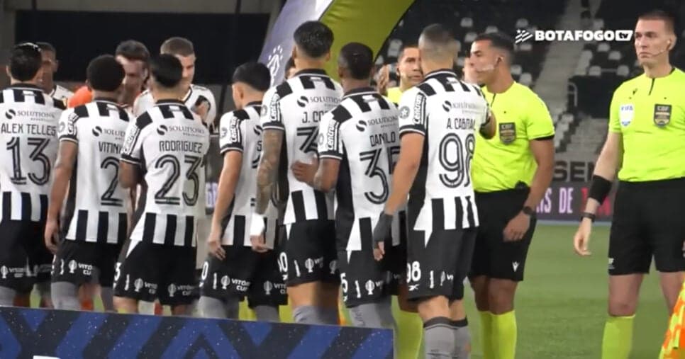R$ 195M e para jogar na Europa: Lateral e volante titulares do Botafogo estão prontos para sair