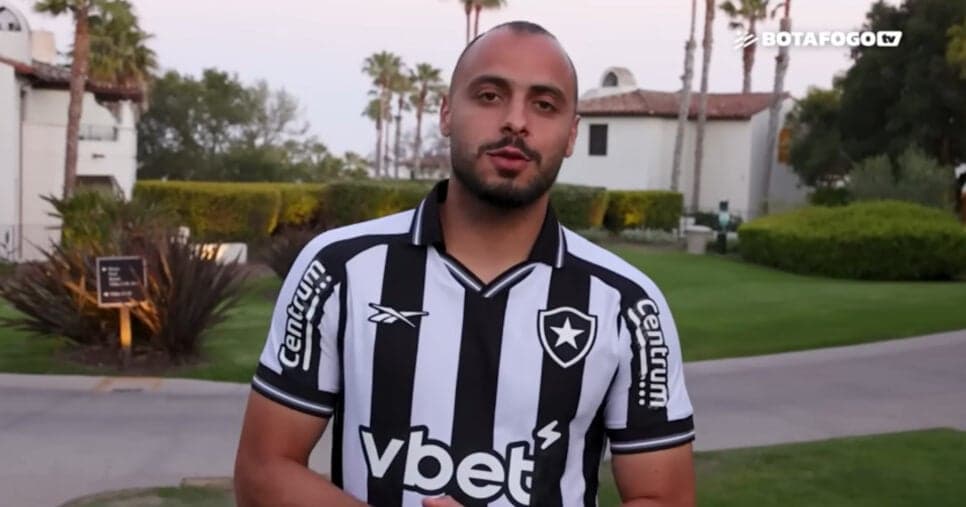 Botafogo pode contratar substituto para Arthur Cabral (Foto: Botafogo TV)