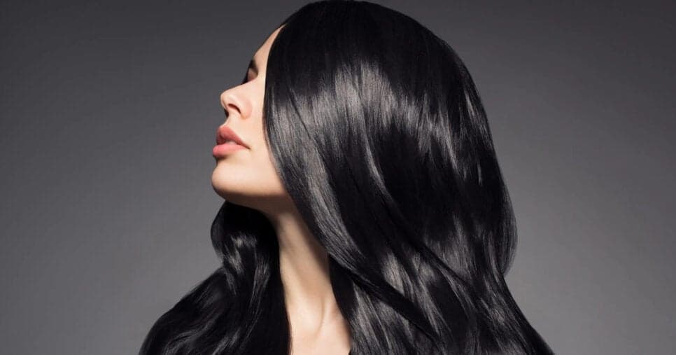 Adeus frizz: 3 óleos populares que ressuscitam o brilho do cabelo para usar antes do Natal