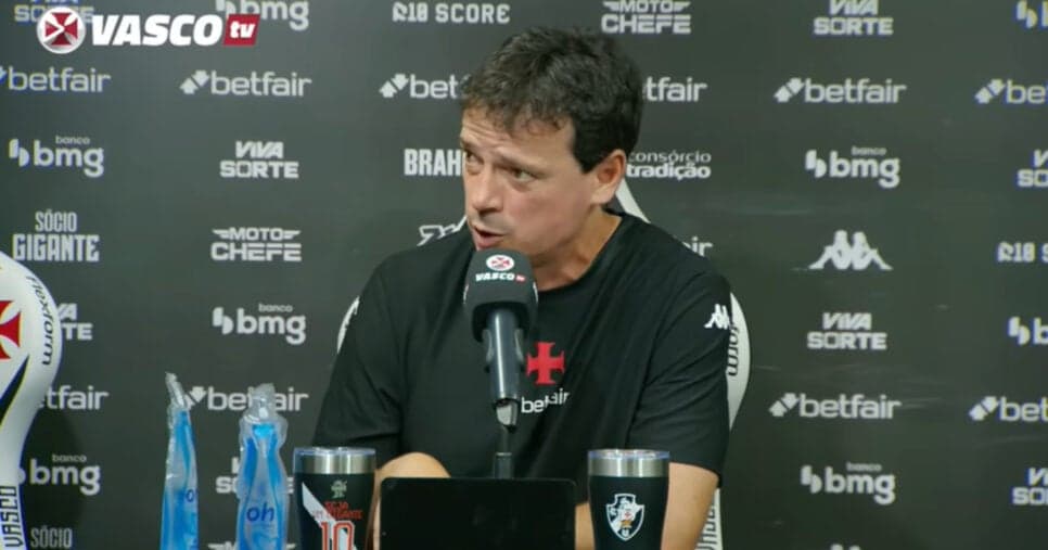 Vasco comunica Diniz sobre venda de Vegetti e chegada de 2º reforço para 2026