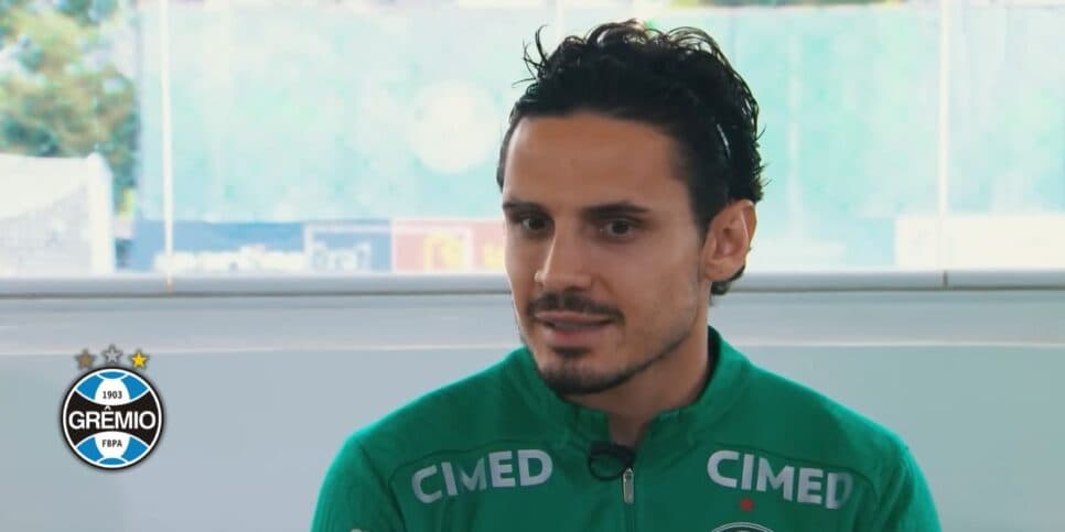 Grêmio não desiste e aprova oferta milionária para arrancar Veiga do Palmeiras em 2026