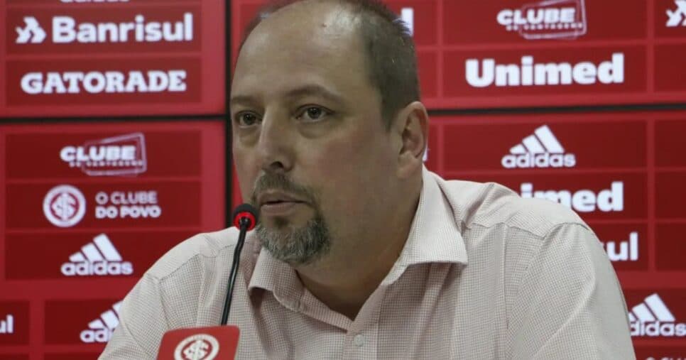 Internacional prepara saída de volante de R$ 17,9M e mais 4 jogadores para 2026