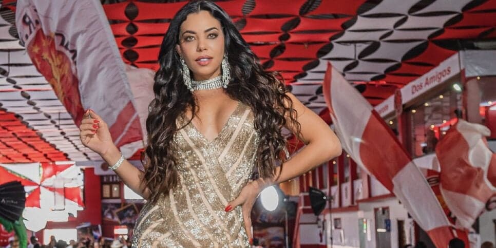 Atriz Jeniffer Setti interpreta Luma de Oliveira no desfile da Viradouro, no Carnaval 2026: “uma felicidade imensa”