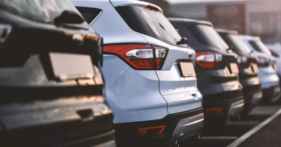 Chevrolet, queridinho da Renault e mais: 5 carros econômicos por menos de R$ 50 mil pra comprar em 2026