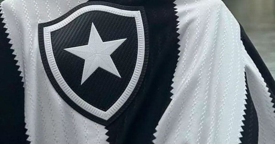 Substituto de Savarino: Textor apela com camisa 10 de R$210M para o ataque do Botafogo em 2026