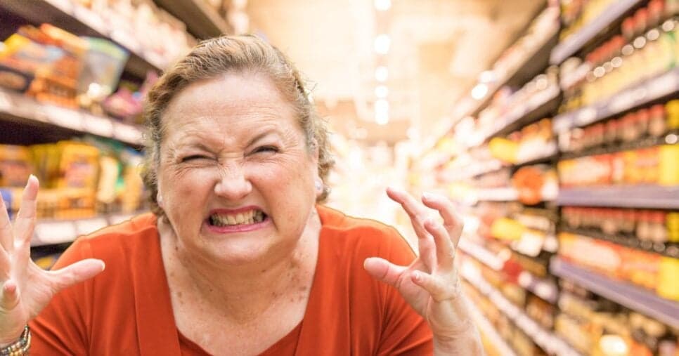 Assaí, Carrefour e mais: Lei Municipal autoriza supermercados a cobrarem item gratuito em 2026