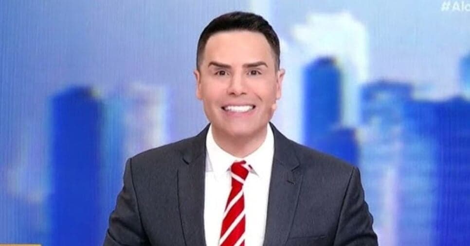 Luiz Bacci acaba de pedir demissão do jornalismo do SBT e detalhes chegam hoje 30/01