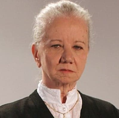 Como a governanta Helga Beethoven em Floribella (Foto: Reprodução / Instagram)
Como a governanta Helga Beethoven em Floribella (Foto: Reprodução / Instagram)