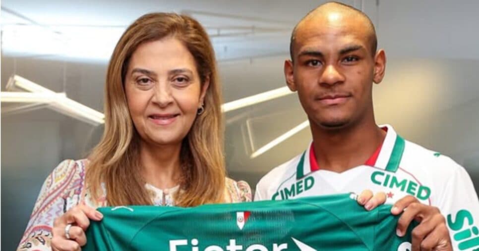 Leila assina contrato profissional com o jovem Eduardo - Foto: Instagram