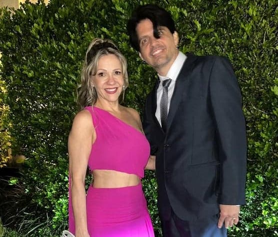Vocalista da banda LS Jack com a esposa (Foto: Reprodução / Instagram)

