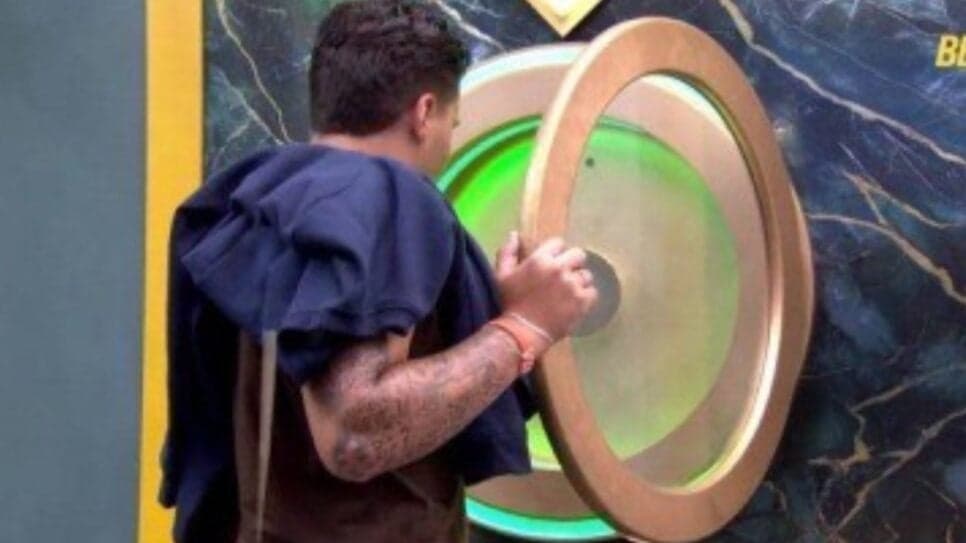 Pedro apertou o botão de desistência e desistiu do BBB26 (Foto: Reprodução/ Internet)