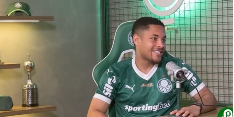 Vitor Roque deve ficar de fora do jogo contra o Santos (Reprodução: Youtube)