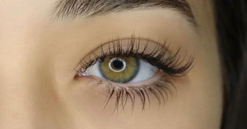 Estão causando queda dos cílios: 4 vilões que estão acabando com os seus fios nos olhos