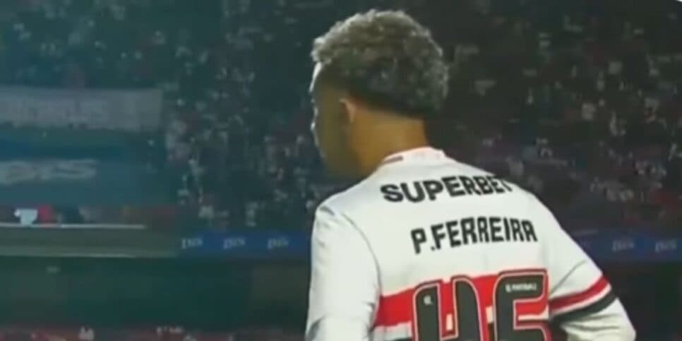 Pedro Ferreira em sua estreia no profissional do São Paulo (Reprodução: Record)