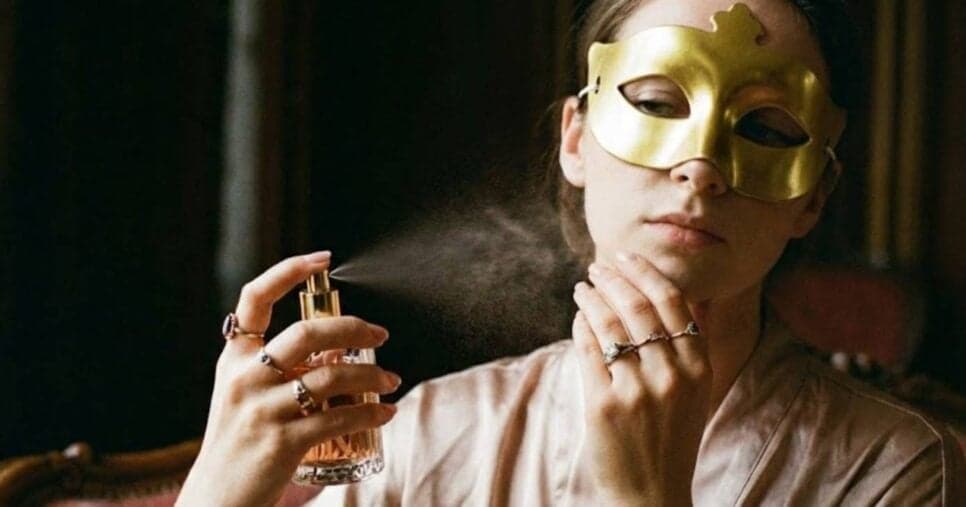 Suor não vence mais: Como fazer o perfume durar no calor do Carnaval naturalmente