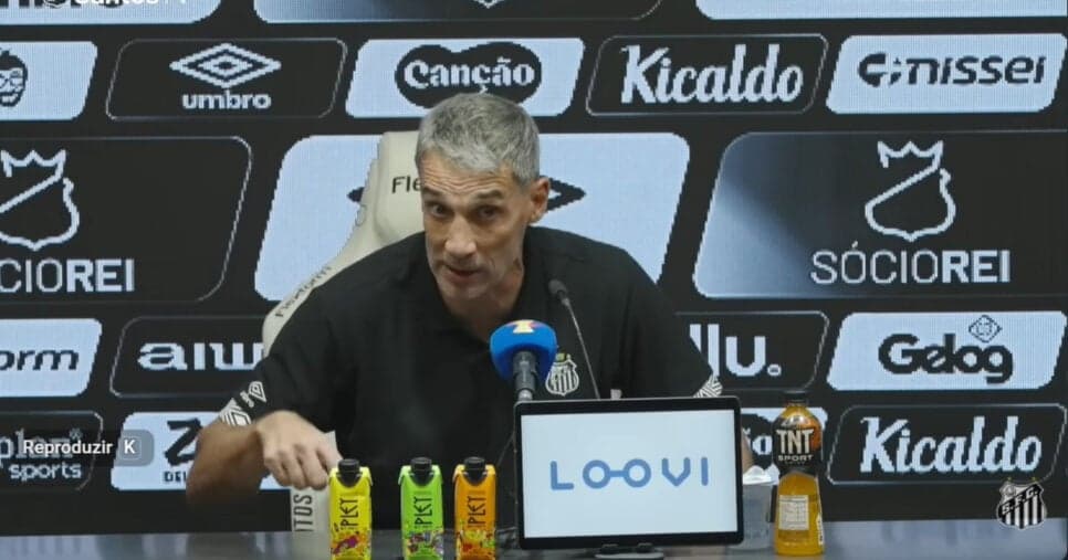 Vojvoda é comunicado sobre zagueiro de R$ 6M e mais 3 jogadores prestes a sair no Santos