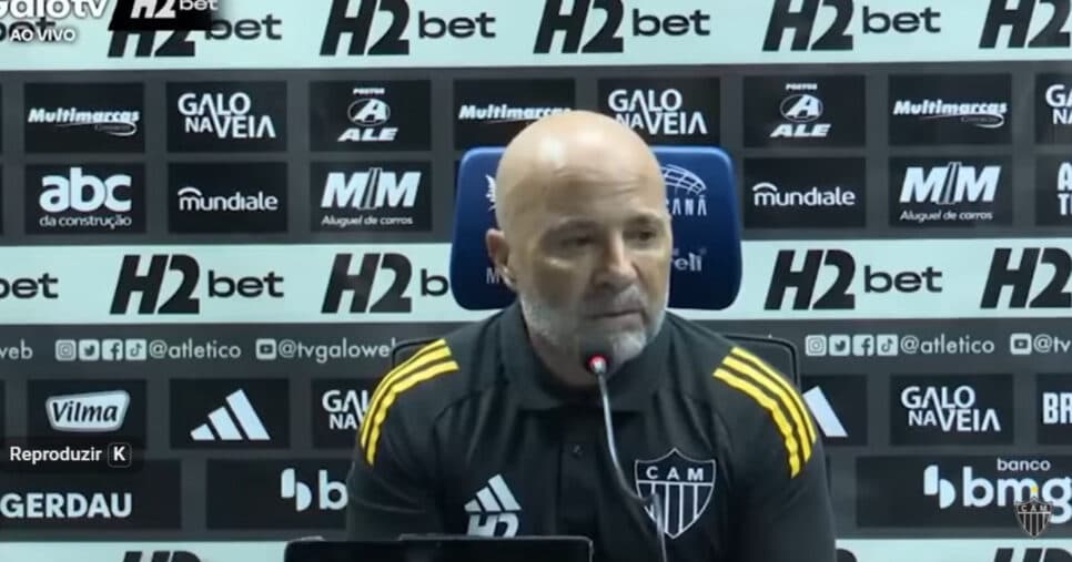 R$ 62M e para ser zagueiro titular do Atlético-MG: Sampaoli exige e Galo vai atrás de craque