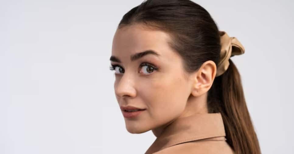 Disfarçam a orelha grande: 3 penteados que escondem as imperfeições e rejuvenesce às mulheres