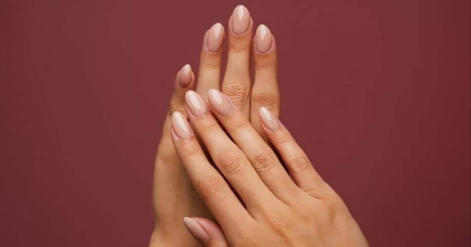 Economize na manicure: Como fazer para o esmalte durar 15 dias nas unhas