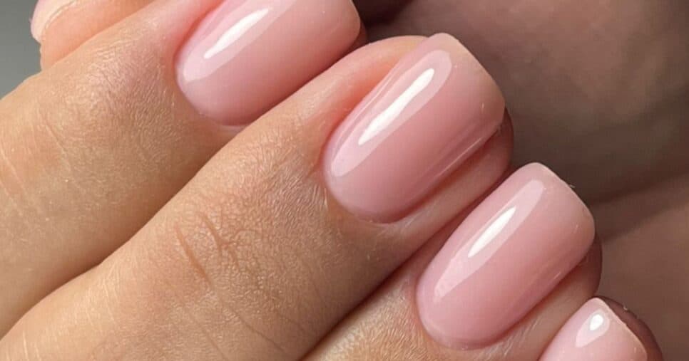 Esmalte rosa claro (Foto: Reprodução/Internet) Esmalte rosa claro (Foto: Reprodução/Internet)
