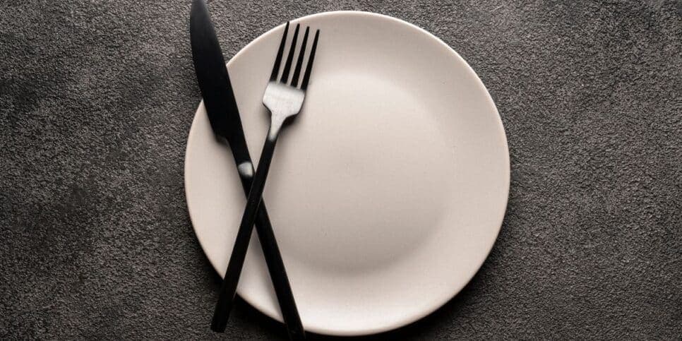 Regras para quem não cumpre 1h de almoço (Reprodução: Canva)