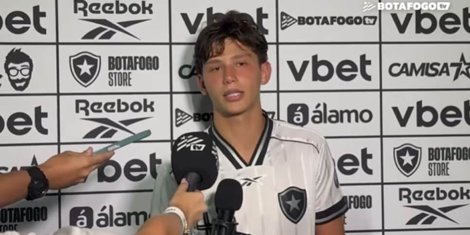 Arthur Novaes renovou com o Botafogo até 2029 (Reprodução: Youtube)