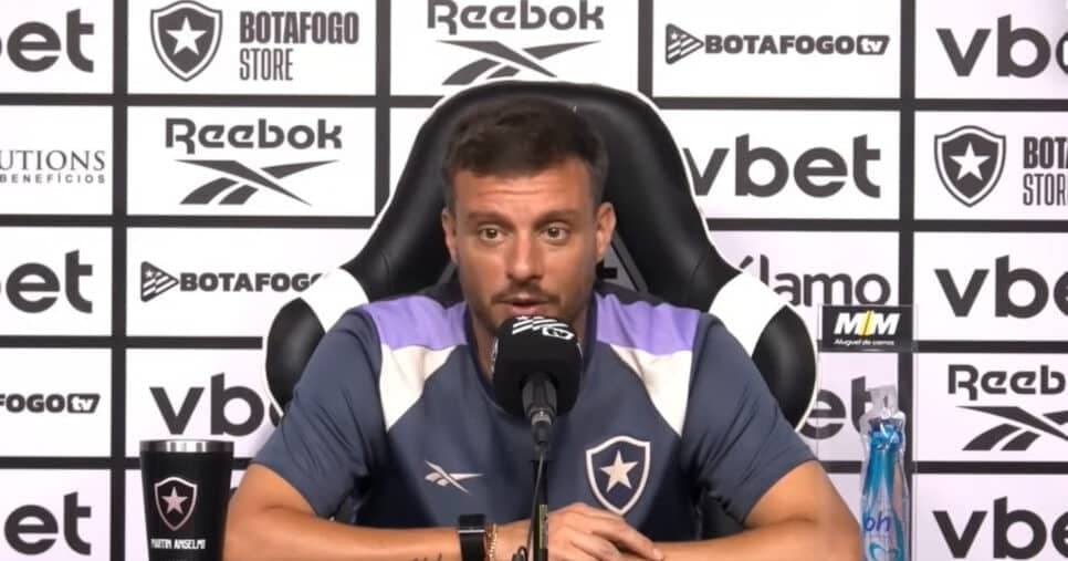 R$ 72M: Botafogo chega com 4 reforços exigidos por Anselmi para 2026
