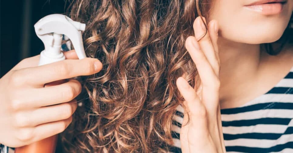Cabelo de salão: Receita caseira com vinagre turbina crescimento dos fios em 2026