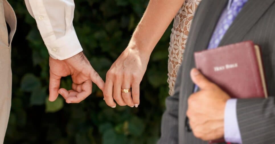 Escândalo: Pastor infiel que teve caso com a nora pode ser pai dos próprios netos